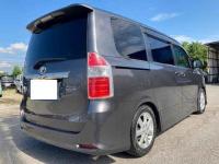 Toyota Noah 2010