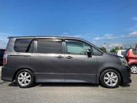 Toyota Noah 2010