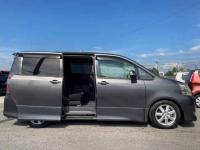 Toyota Noah 2010