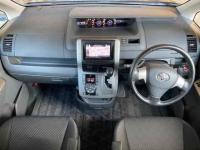 Toyota Noah 2010