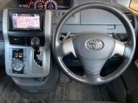 Toyota Noah 2010