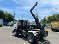 Isuzu ELF 2023