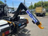 Isuzu ELF 2023