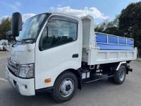 Hino Dutro 2023