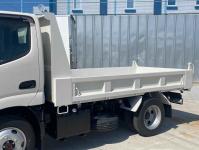 Hino Dutro 2023