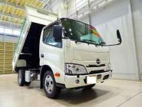 Hino Dutro 2024