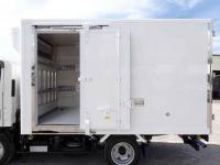 Isuzu ELF 2023