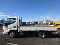 Hino Dutro 2023