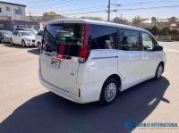 Toyota Noah 2014