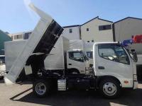 Hino Dutro 2024