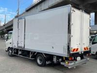 Hino Dutro 2023
