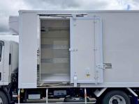 Isuzu ELF 2023