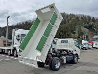 Hino Dutro 2023