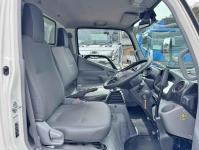 Hino Dutro 2023