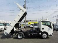 Isuzu ELF 2023