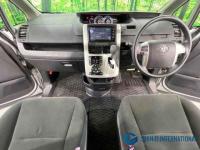 Toyota Noah 2012