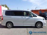 Toyota Noah 2011