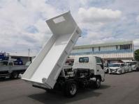 Isuzu ELF 2023