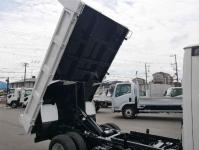 Isuzu ELF 2023