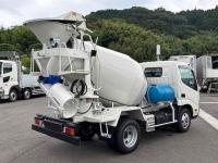 Hino Dutro 2024