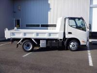 Hino Dutro 2024