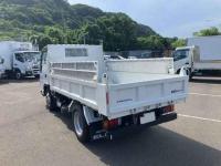 Isuzu ELF 2023