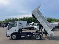 Isuzu ELF 2023