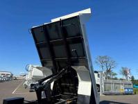 Isuzu Forward 2024