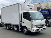 Hino Dutro 2025