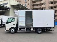 Hino Dutro 2025