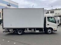 Hino Dutro 2025