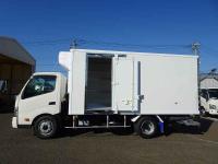 Hino Dutro 2025