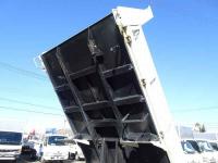 Isuzu ELF 2023