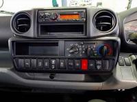 Hino Dutro 2025