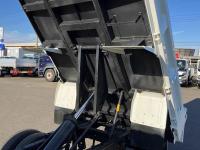 Isuzu ELF 2023