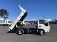 Isuzu ELF 2021