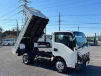Isuzu ELF 2024