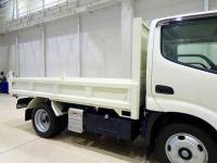 Hino Dutro 2025