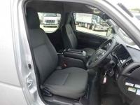 Toyota Hiace Commuter VAN 2021