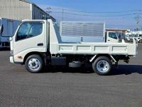 Hino Dutro 2024