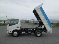 Hino Dutro 2025
