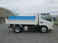 Hino Dutro 2025