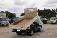 Isuzu ELF 2023