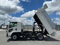Isuzu Forward 2025